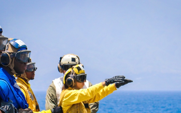 USS Carter Hall Works with VMM 266 During Exercise Caraibes 2022