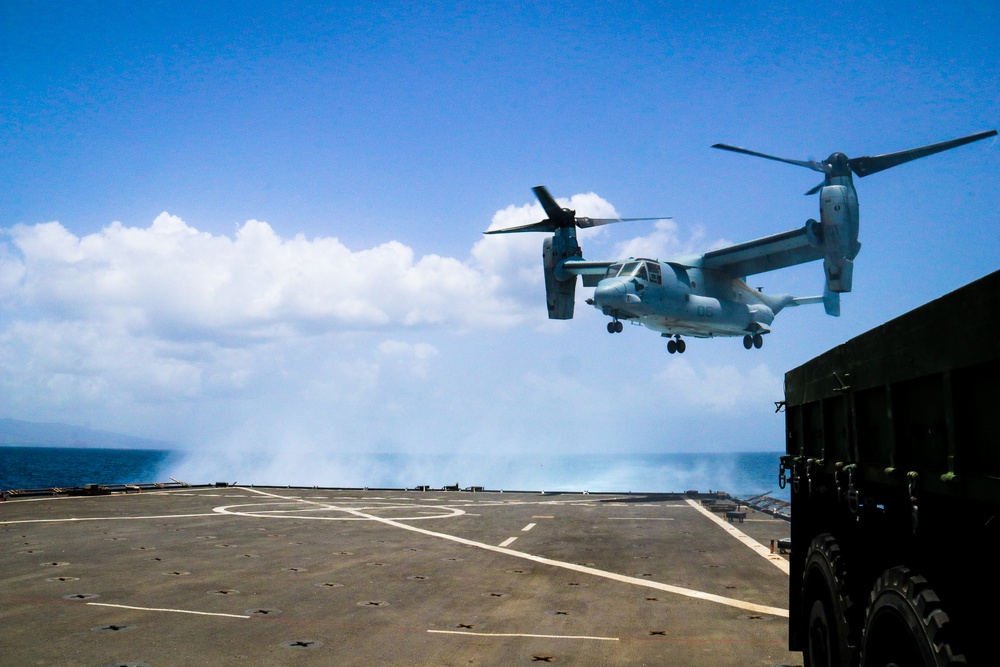 USS Carter Hall Works with VMM 266 During Exercise Caraibes 2022