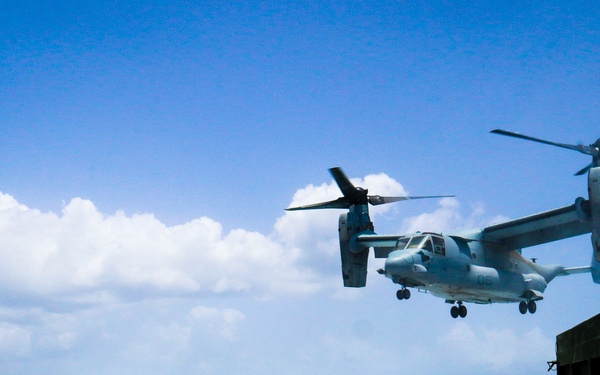 USS Carter Hall Works with VMM 266 During Exercise Caraibes 2022