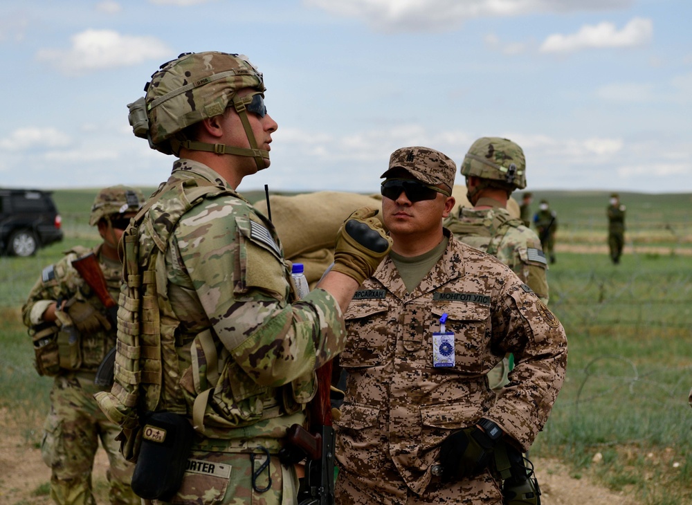 DVIDS - Images - U.S. & Mongolian Armed Forces Conduct Checkpoint