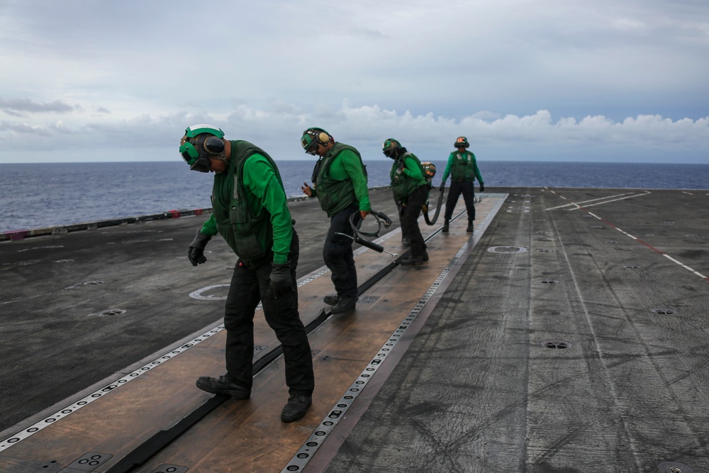 Abraham Lincoln conducts flight operations