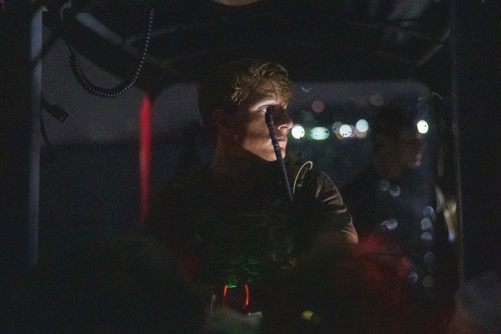 EODMU 5 conduct dives and pier sweep training during Valiant Shield 22