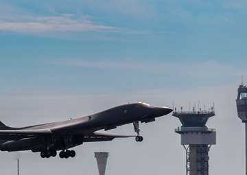 B-1B Lancer Arrives in Darwin for hot refuel