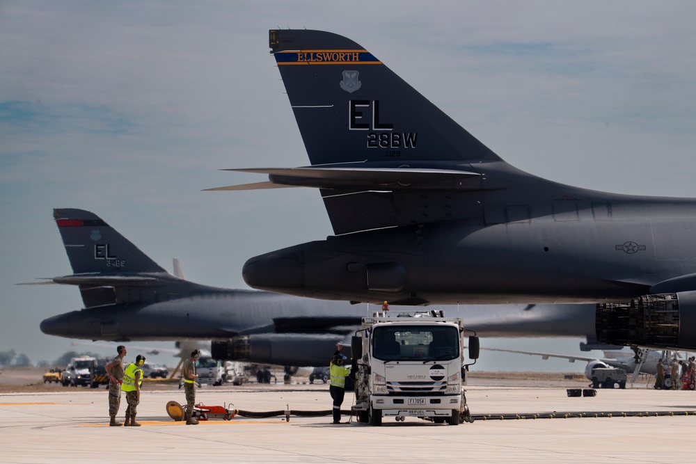 B-1B Lancer Arrives in Darwin for hot refuel