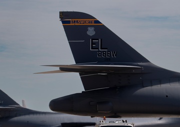B-1B Lancer Arrives in Darwin for hot refuel