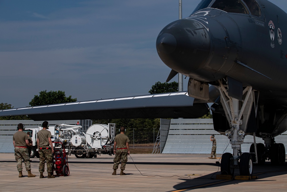 B-1B Lancer Arrives in Darwin for hot refuel