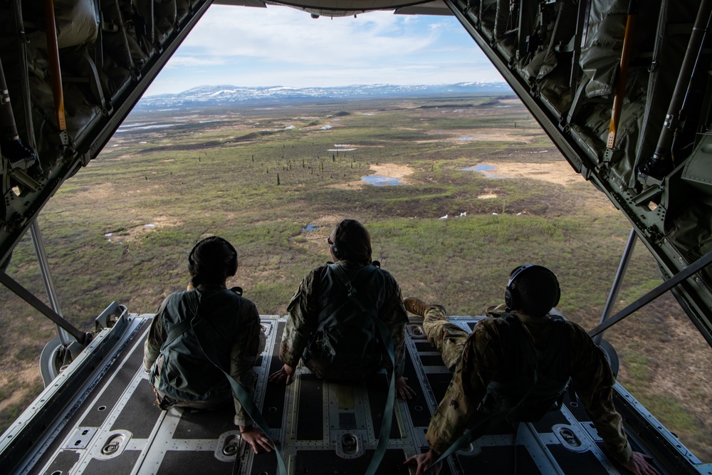 C-130s weave through mountains, perform dirt strip landings for RED FLAG 22-2