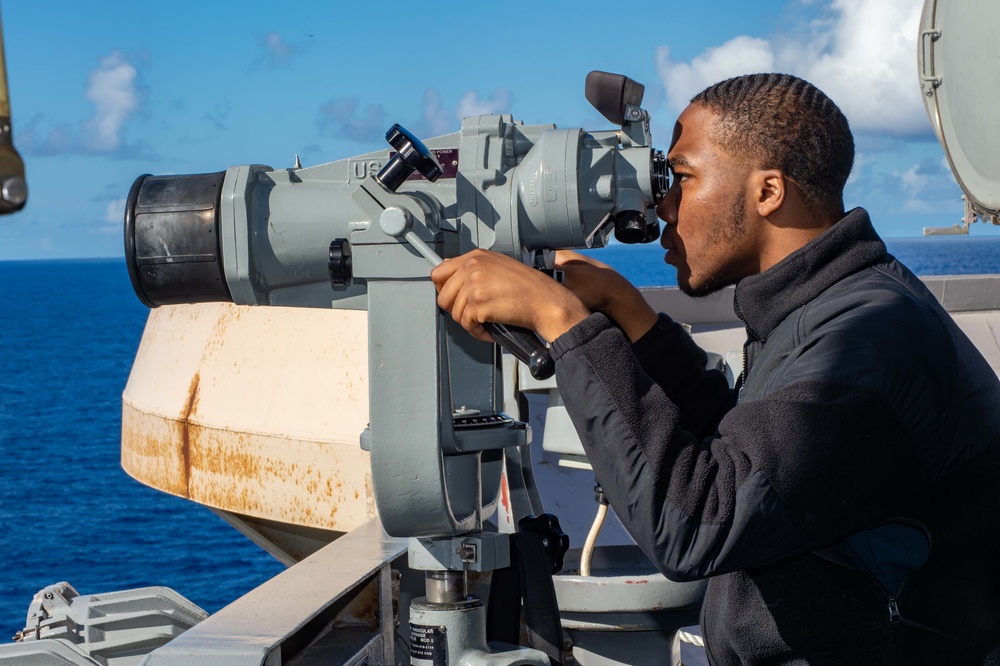 USS Ronald Reagan (CVN 76), USNS Big Horn conduct fueling-at-sea