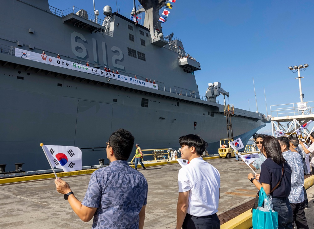 Republic of Korea Navy Ship Marado (LPH-6112)Arrives at Pearl Harbor for RIMPAC 2022