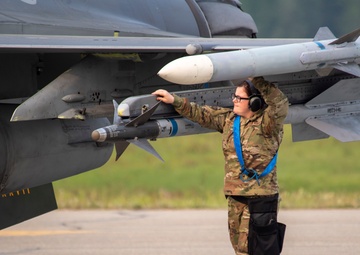 ‘Wolf Pack’ prepares for Alaska training sortie at Red Flag 22-2