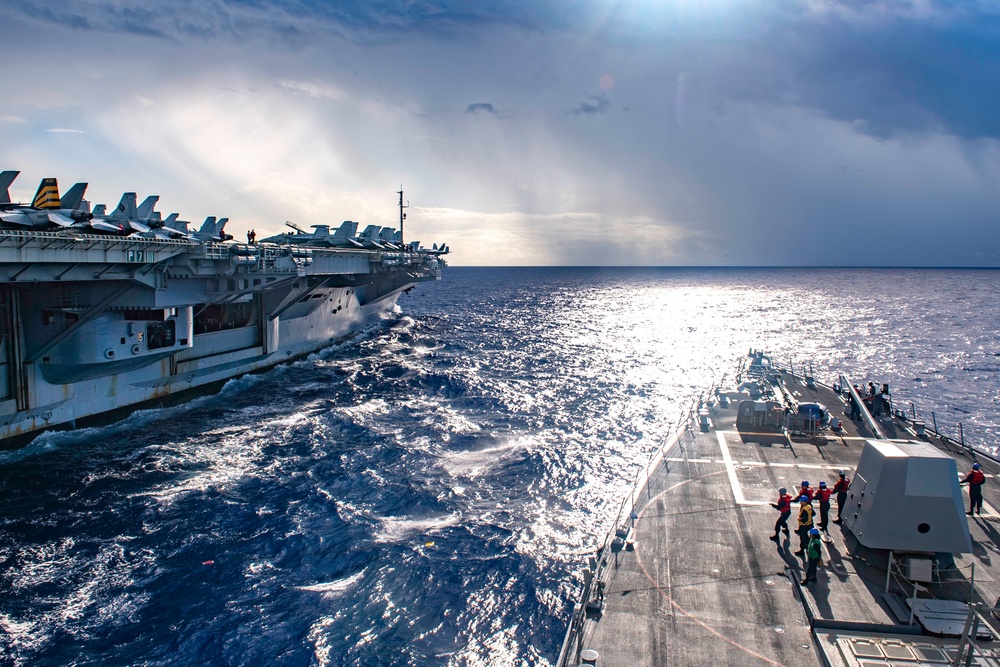 DVIDS - Images - Spruance Conducts RAS with USS Abraham Lincoln [Image ...