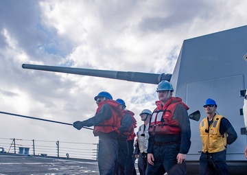 Spruance Conducts RAS with USS Abraham Lincoln