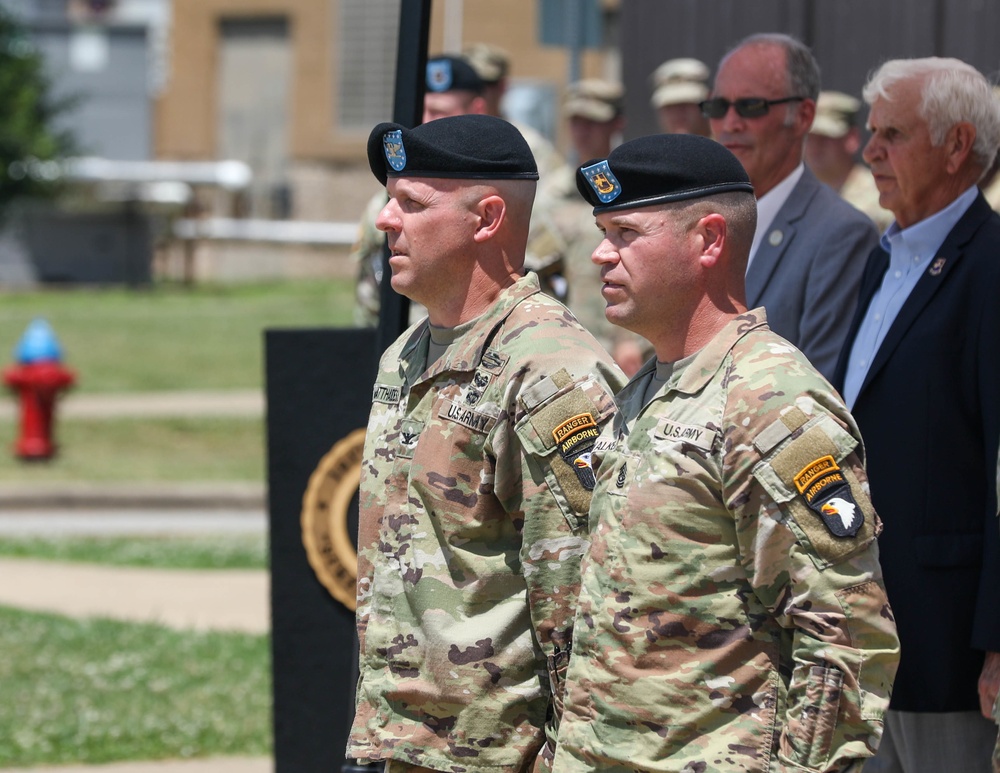 Strike Commander and Command Sergeant Major sing the Screaming Eagles Song