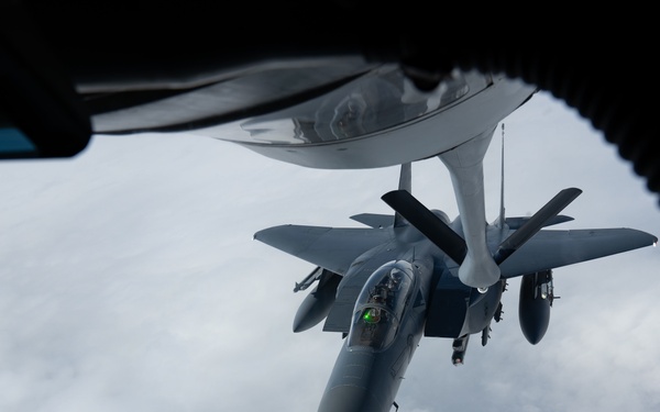 Republic of Singapore Air Force refuels with 92nd Air Refueling Wing