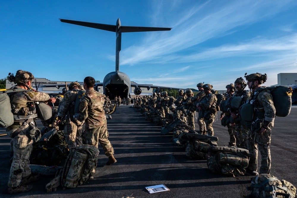 DVIDS - Images - Air Force, Army conduct joint airborne operations ...