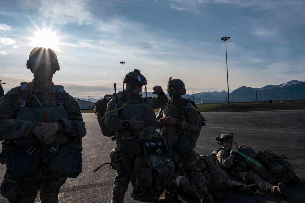 DVIDS - Images - Air Force, Army conduct joint airborne operations ...