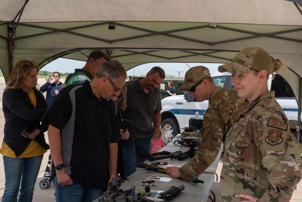 182nd Airlift Wing hosts 2022 Employer Support of Guard and Reserve &quot;Breakfast with the Boss&quot;