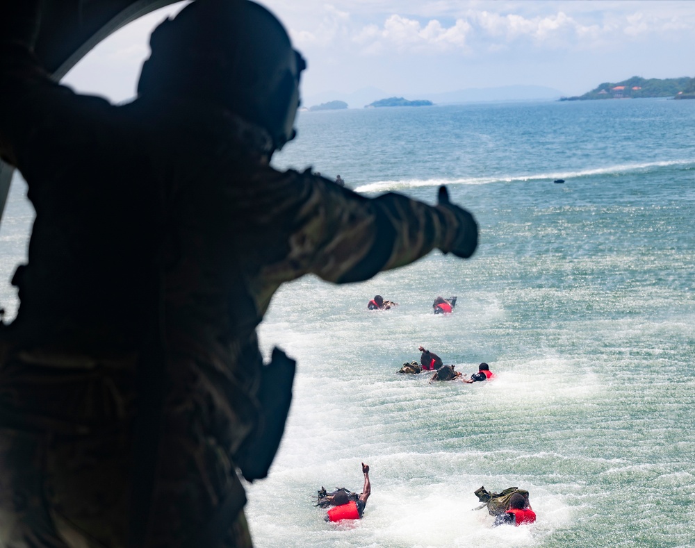 JTF-Bravo 1-228th Aviation Regiment participate in Helocast for Fuerzas Comando 2022