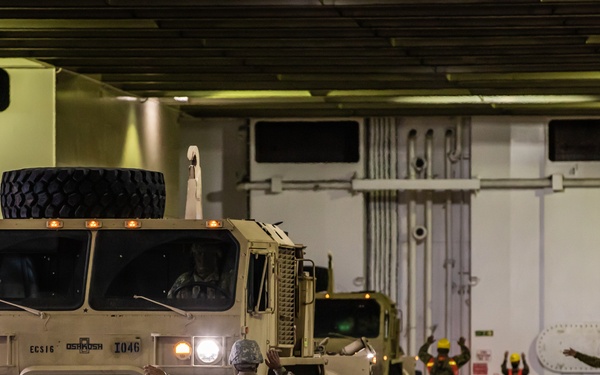 390th SPOC Soldiers execute a Ro-Ro