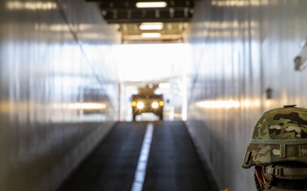 390th SPOC Soldiers execute a Ro-Ro