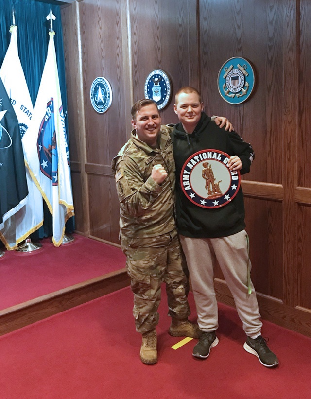 Oregon Army National Guard recruiter inspires recruit to shed weight, get in shape to enlist