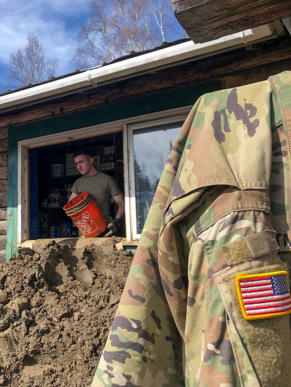 Alaska Guardsmen assist in flood recovery efforts in Manley Hot Springs