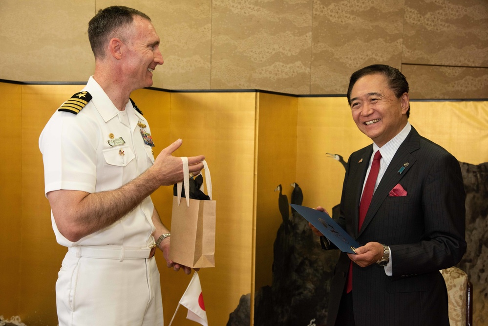 CFAY visits governer of Kanagawa Prefecture
