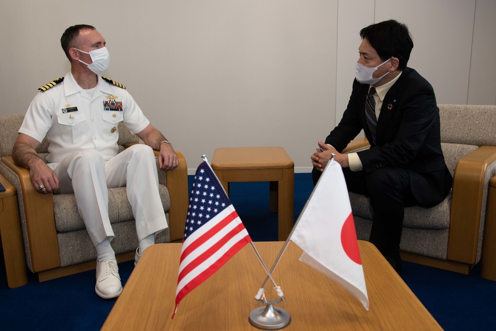 CFAY visits mayor of Yokohama City