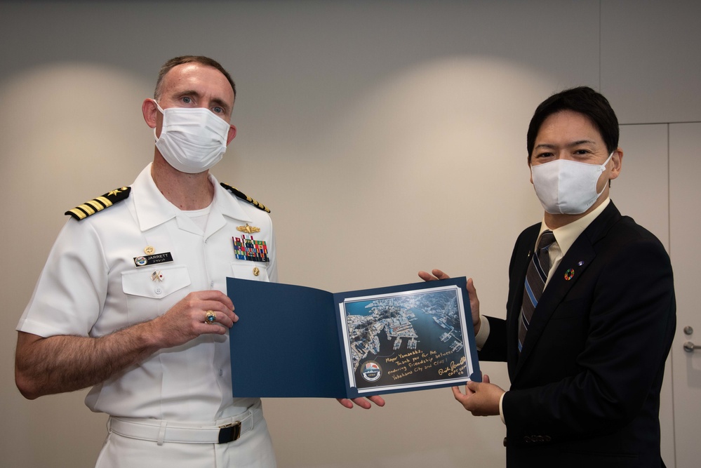 CFAY visits mayor of Yokohama City