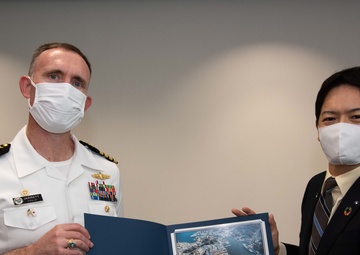 CFAY visits mayor of Yokohama City