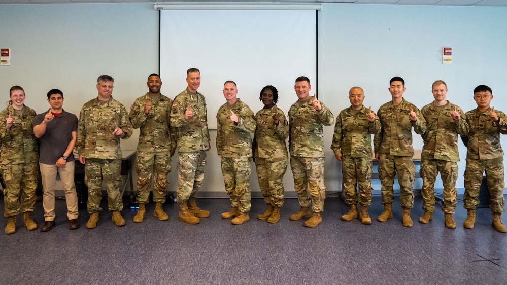 BG Norris Recognizes Soldiers of The 1TSB