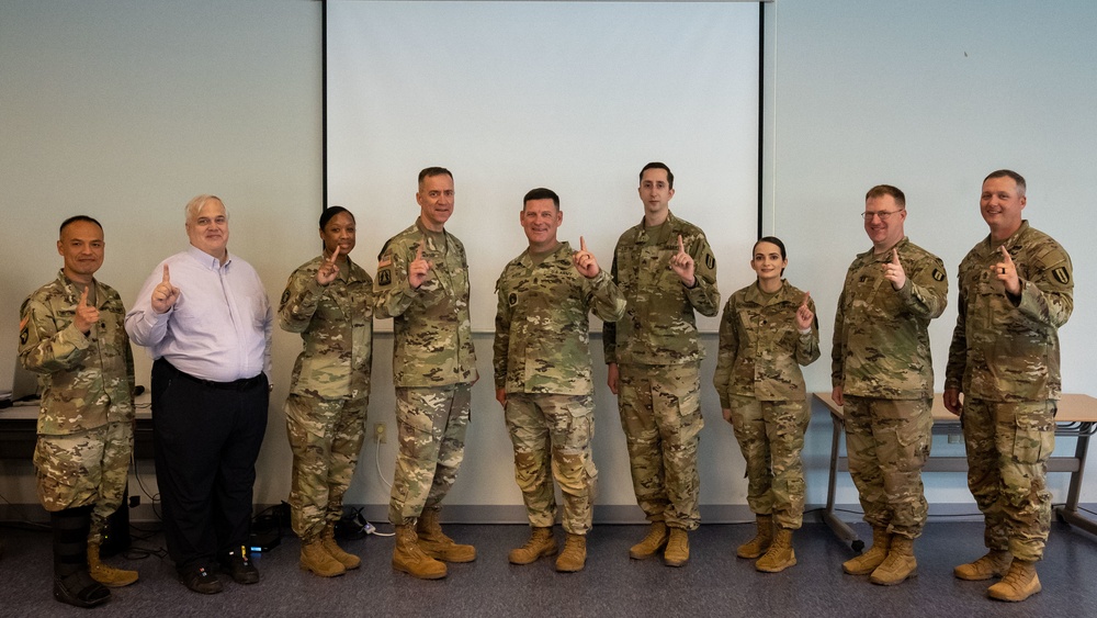 BG Norris Recognizes Soldiers of The 1TSB