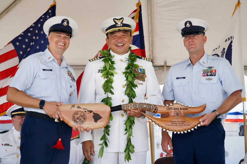 Coast Guard Sector Honolulu holds change of command ceremony