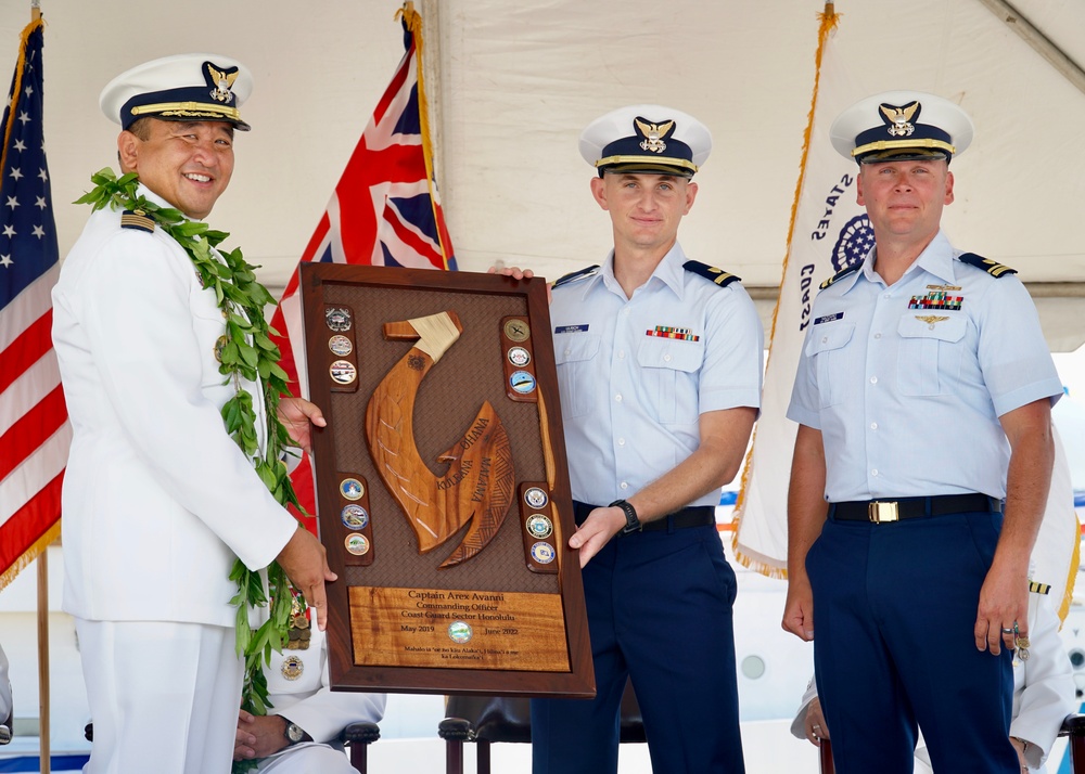 Coast Guard Sector Honolulu holds change of command ceremony