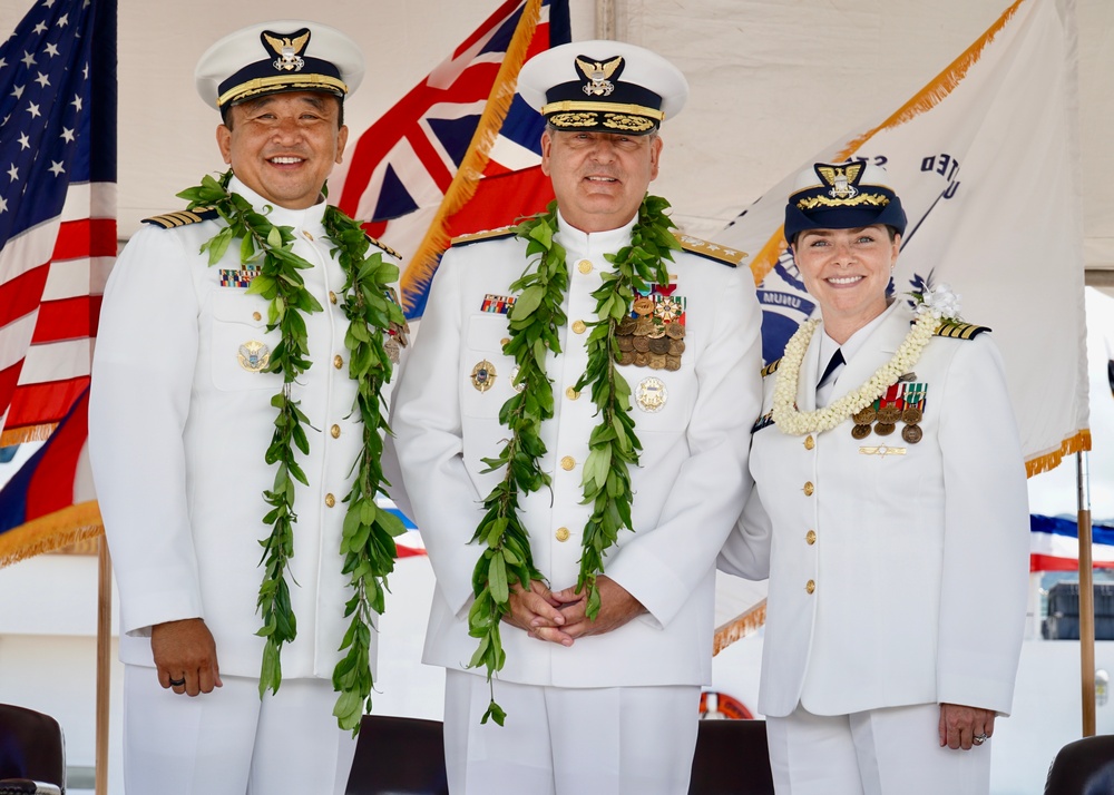 Coast Guard Sector Honolulu holds change of command ceremony