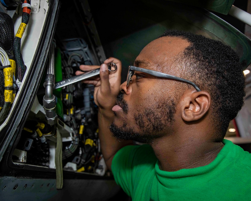 Strike Fighter Squadron (VFA) 136 Conducts Maintenance on F/A-18E Super Hornet Aircraft Aboard USS George H.W. Bush (CVN 77)