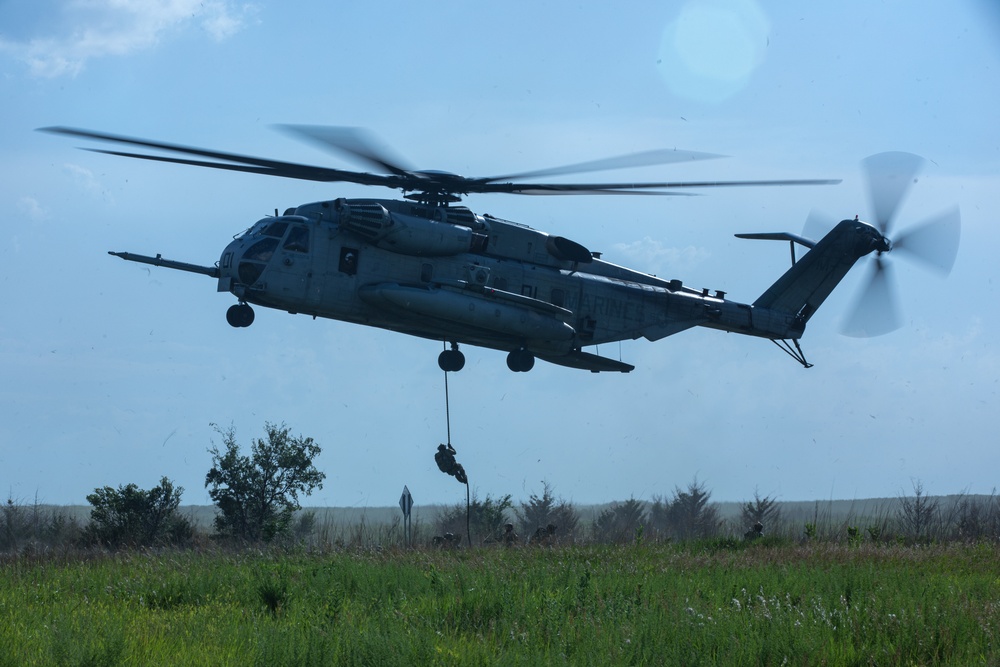 Marines with 2nd ANGLICO Fast Rope with Army Soldiers in Riley, Kansas