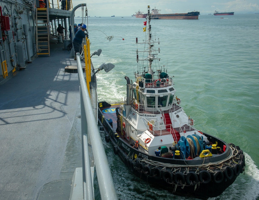 USS Frank Cable Arrives in Singapore