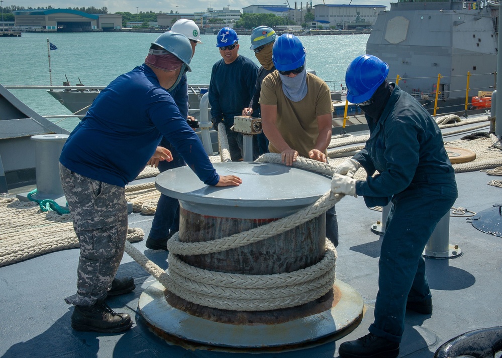 USS Frank Cable Arrives in Singapore