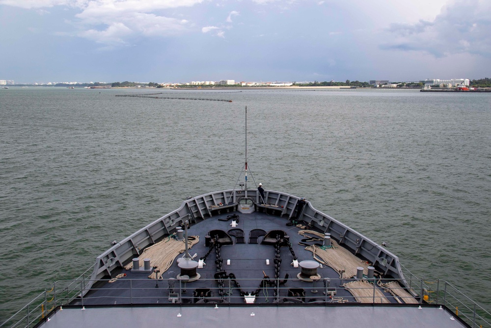 USS Frank Cable Arrives in Singapore