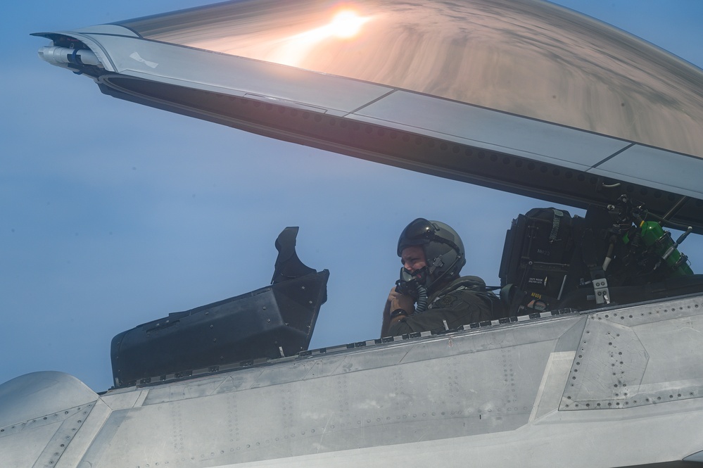 Hawaiian Raptors take off during ACE training at MCAS Iwakuni