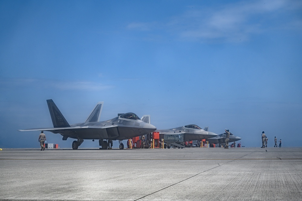 Hawaiian Raptors take off during ACE training at MCAS Iwakuni