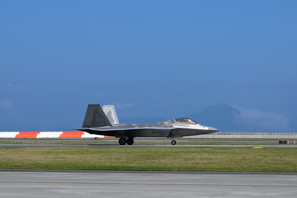 Hawaiian Raptors take off during ACE training at MCAS Iwakuni