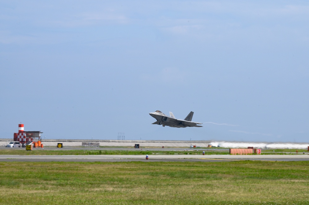 Hawaiian Raptors take off during ACE training at MCAS Iwakuni