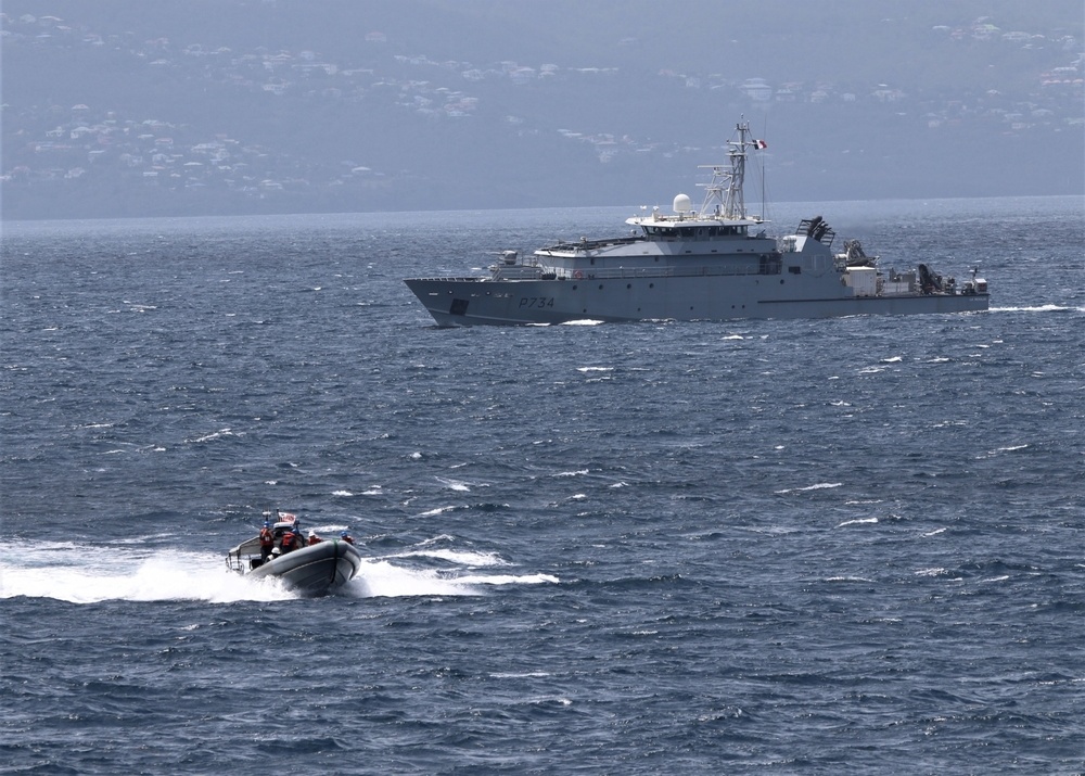 USS Billings and French Ship La Resolue Work Together During Exercise Caraibes 2022