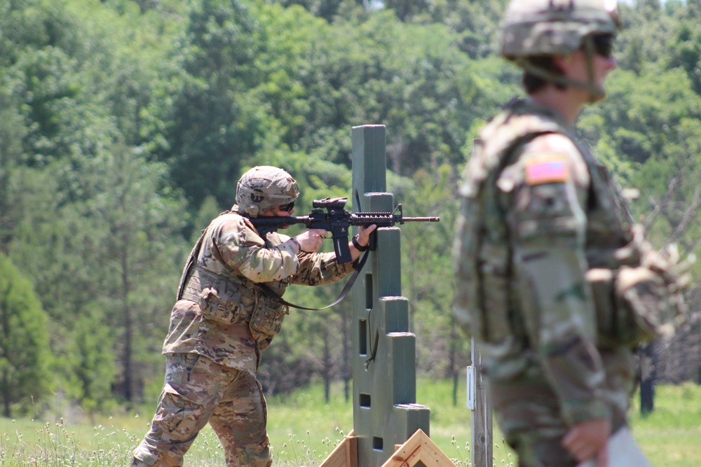 Red Knights Conduct Rifle Qualification at Fort Campbell