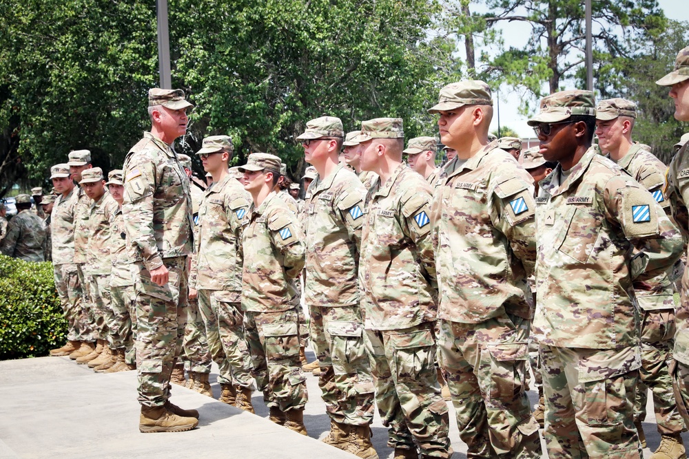 Spartan Brigade welcomes new Soldiers during division patching ceremony