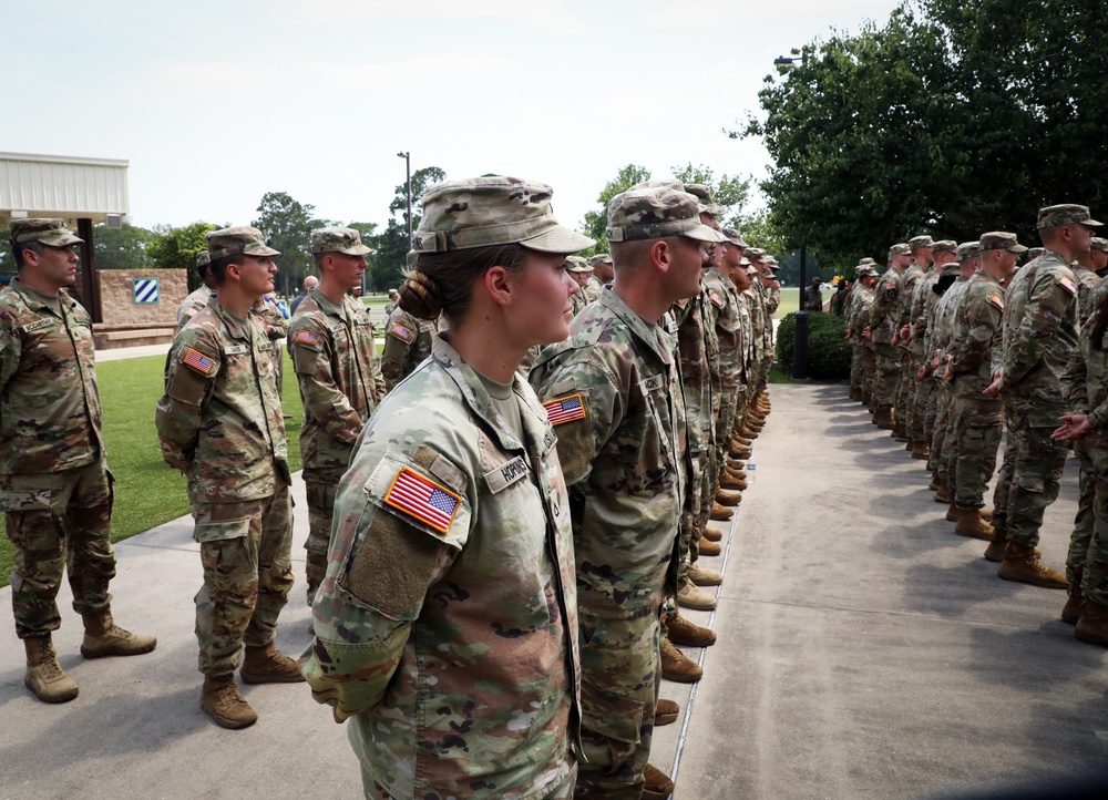 Spartan Brigade welcomes new Soldiers during division patching ceremony