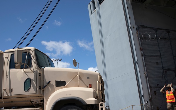 390th SPOC Soldiers execute a Ro-Ro