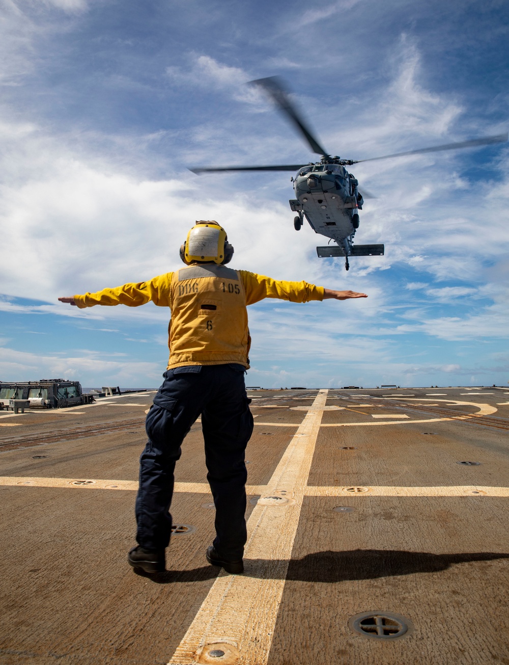 Sailors Aboard USS Dewey (DDg 105) Conduct Vertical Replenishment With USS Mobile Bay (CG 53)